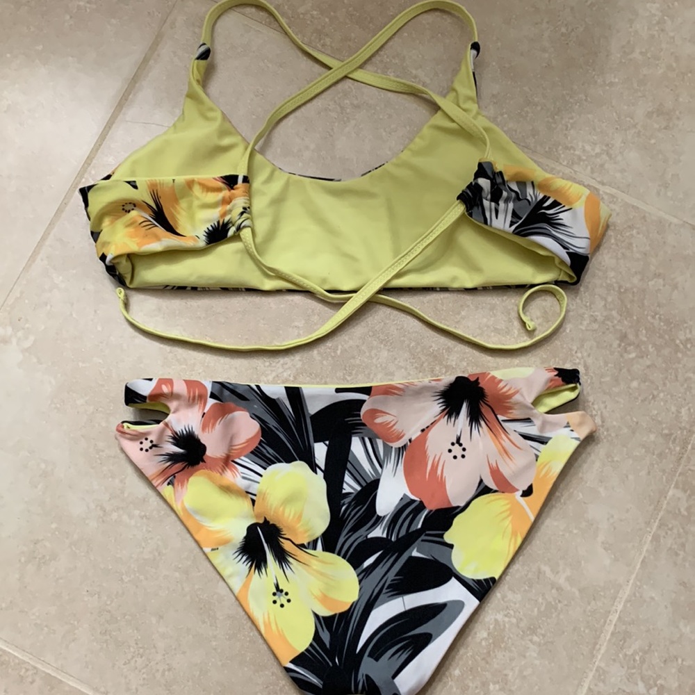 Cute Bikini - image 2